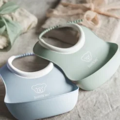 BabyBjörn Duo Slabbetje - Pastelgroen / Pastelblauw