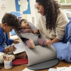 BabyBjörn Wipstoeltje Bliss - 3D Jersey - Zandgrijs