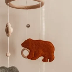 BEZISA Leaves Walk Trough The Forest Mobiel