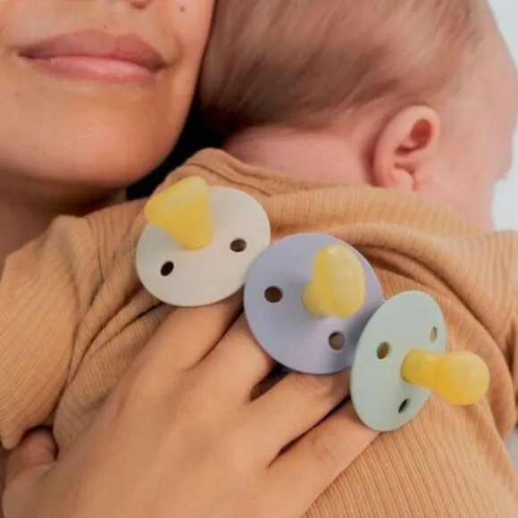 BiBs Glow In The Dark Fopspeen - Symmetrisch - 2 Stuks - 0-6 Mnd - Blush/Vanilla