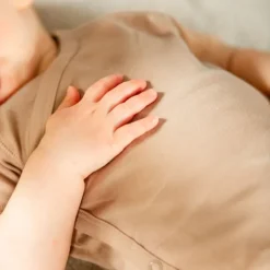 DAY Overslagromper Korte Mouw - Mt. 50/56 - Mocha