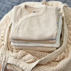 De Lodger Ciumbelle Overslagromper Cloud Dancer Mt. 62 is een praktisch rompertje voor pasgeboren baby's door de handige overslag. ✓Laagste Prijsgarantie