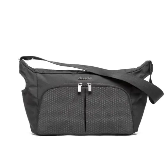 Deze Doona Essential Luiertas Nitro Black is een praktische tas waar je goed mee voor de dag kunt komen. ✓Laagste Prijsgarantie