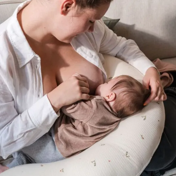 Doomoo Voedingskussen Twisty 2-in-1 - Petals Latte