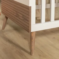 Europe Baby Sev Babykamer Oatmeal/Walnoot | Ledikant 60x120 + Commode