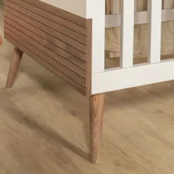 Europe Baby Sev Babykamer Oatmeal/Walnoot | Ledikant 60x120 + Commode