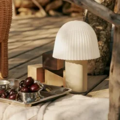 Ferm Living Frill Portable Tafellamp LED - Rose/White