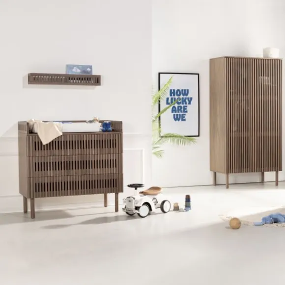 Kidsmill Dai Babykamer Walnoot | Ledikant 120 x 60 cm + Commode