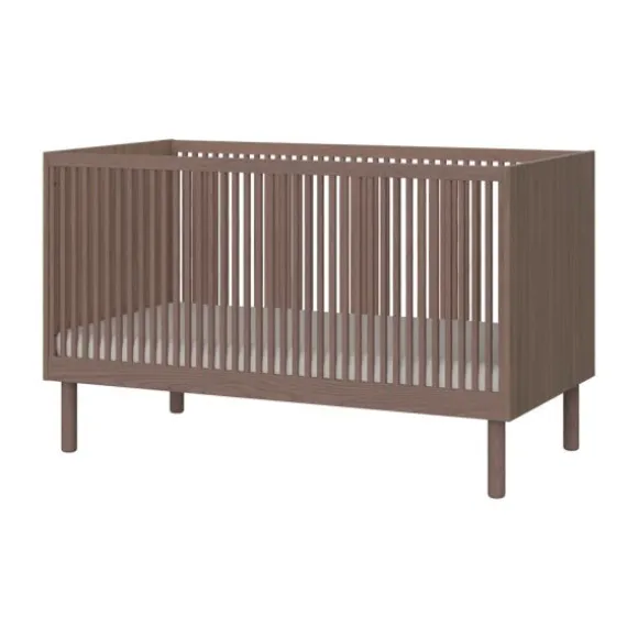 Kidsmill Dai Babykamer Walnoot | Ledikant 120 x 60 cm + Commode