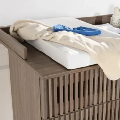 Kidsmill Dai Babykamer Walnoot | Ledikant 120 x 60 cm + Commode