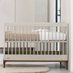 Kidsmill Intense Babykamer Oatmeal/Walnoot | Ledikant 60 x 120 cm + Commode