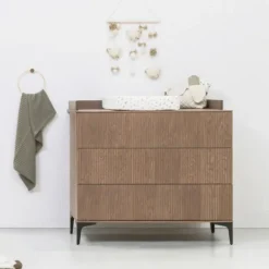 Kidsmill Levi Babykamer Incl. Rechte Potenset Walnoot | Ledikant 60 x 120 cm + Commode