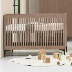 Kidsmill Levi Babykamer Incl. Rechte Potenset Walnoot | Ledikant 60 x 120 cm + Commode