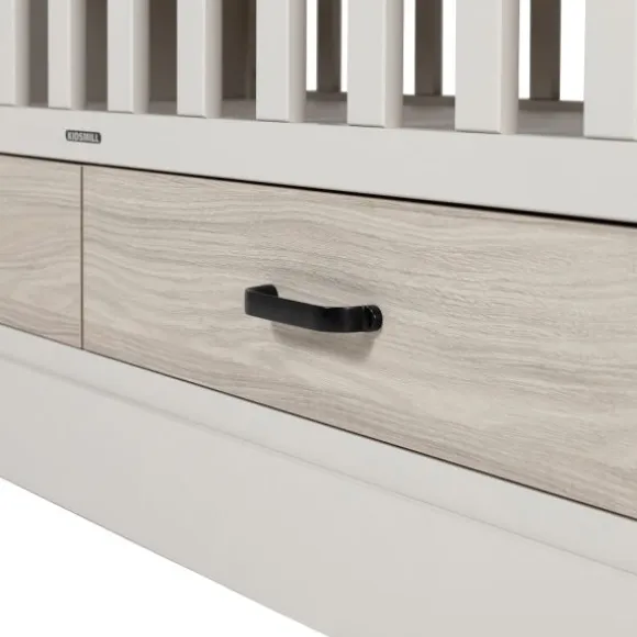 Kidsmill Newport Babykamer Incl. Zwarte Grepen - Oatmeal / Eiken | Ledikant 60 x 120 cm + Commode