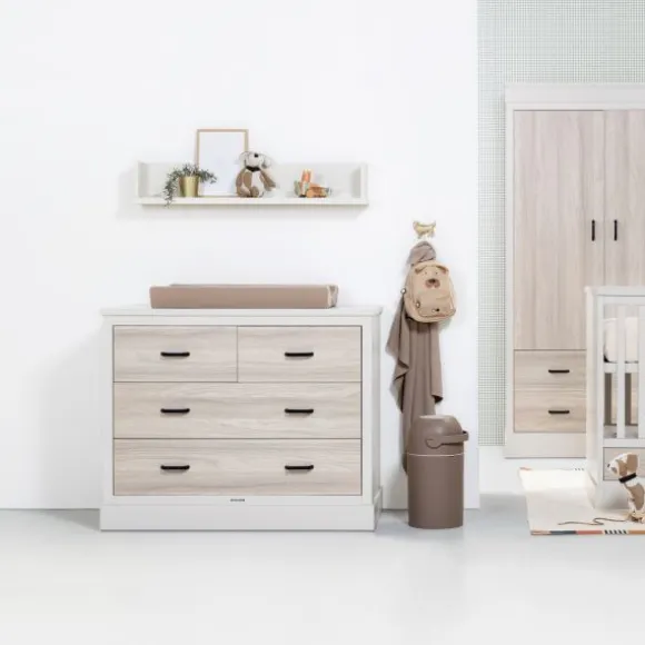 Kidsmill Newport Babykamer Incl. Zwarte Grepen - Oatmeal / Eiken | Ledikant 60 x 120 cm + Commode