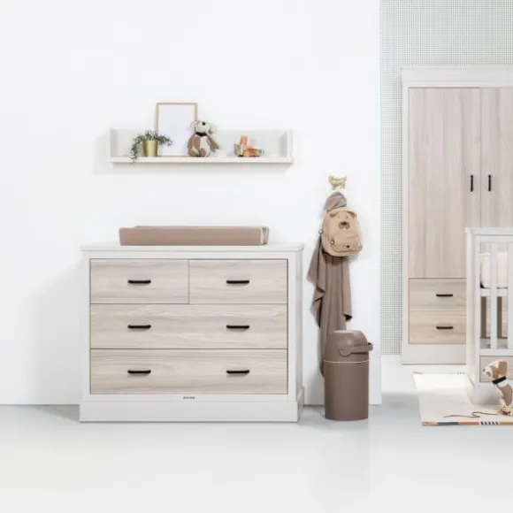 Kidsmill Newport Babykamer Incl. Zwarte Grepen - Oatmeal / Eiken | Ledikant 60 x 120 cm + Commode