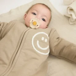 Meyco Slub Baby Slaapzak met Smile Applicatie en Afritsbare Mouwen - Taupe/Offwhite - 110 cm