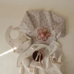 Mushie Slab Met Mouwen - Cherries