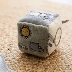 Nijntje Fluffy Activiteitenkubus - Pink