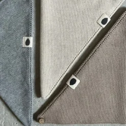 Pine Cone Leo Slabbetje - Beige