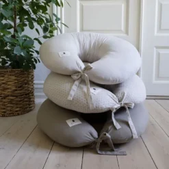 Pine Cone Nora Voedingskussen - Natura