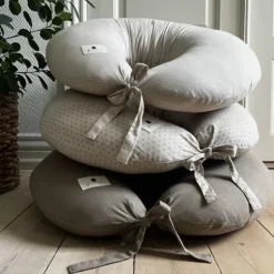 Pine Cone Nora Voedingskussen - Natura