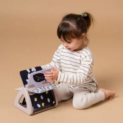 Taf Toys Black & White Spinning Babyboekje