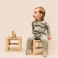 UAUA Boxpakje Strik Met Voetjes Crema 0-1 Mnd