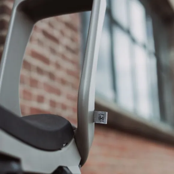 Urban Iki Junior Fietsstoeltje - Suzume Grey/Bincho Black - Zonder Montagekader